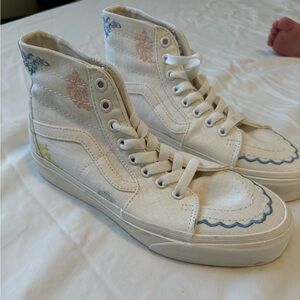 Women’s Vans - NEW WITHOUT TAGS